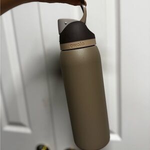 Owala 40oz FreeSip Stainless Steel Water
Bottle - Down To Earth